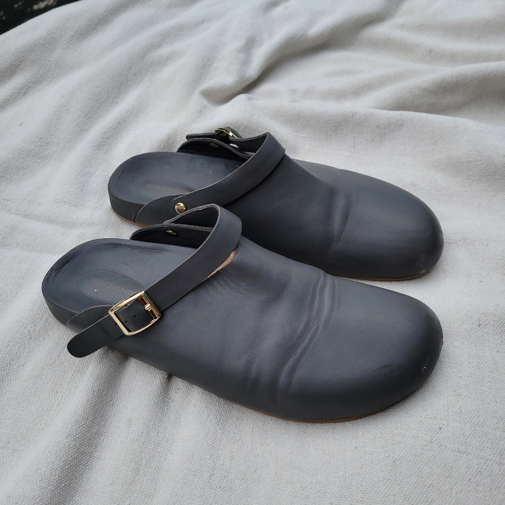 Beatrice Valenzuela Clogs in Smoke size 9